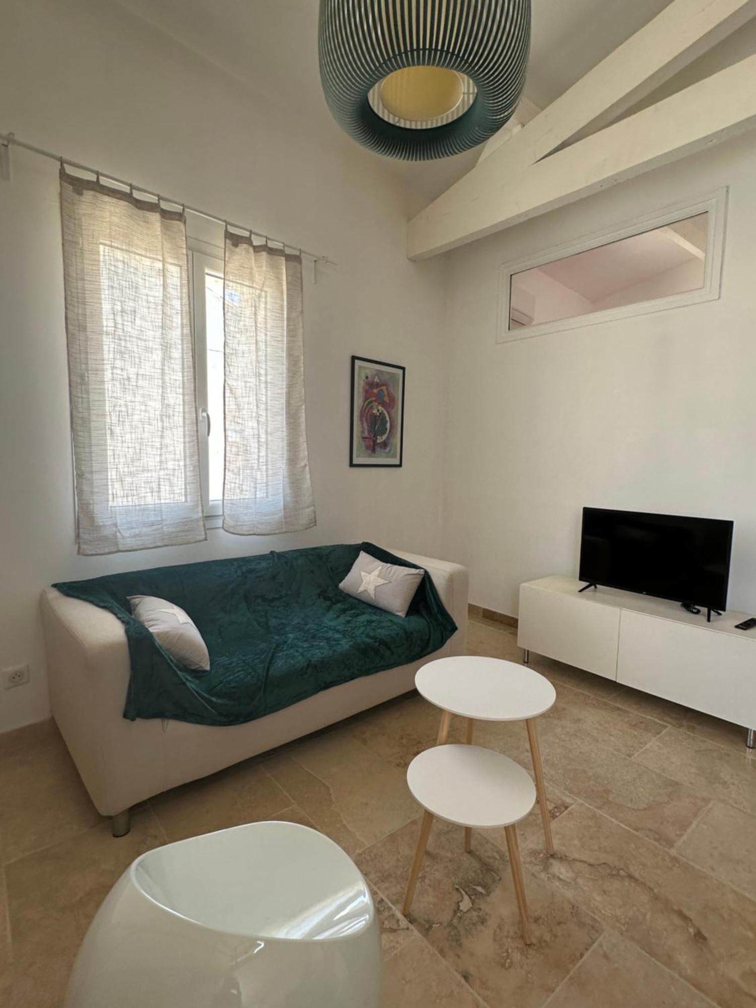 Appartement Avec Vue Sur L Eglise Des Saintes エクステリア 写真